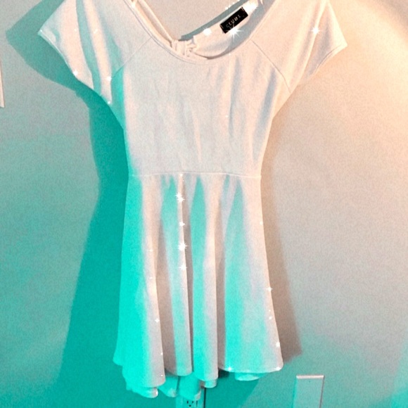 Dresses - Picture 1 of 16